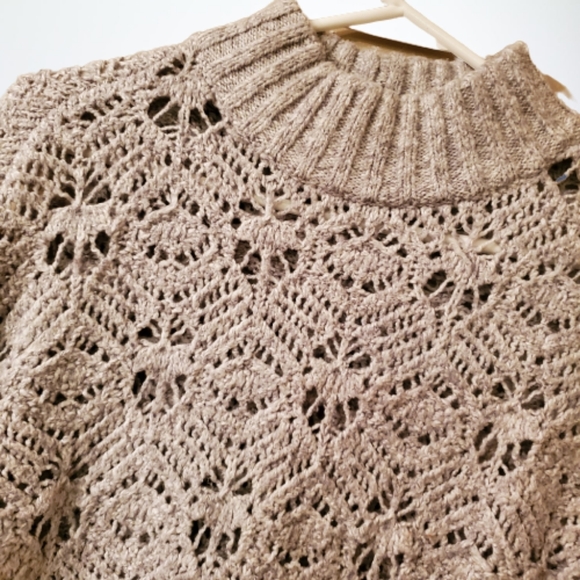 American Eagle Knit Cropped Sweater - Picture 3 of 4